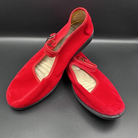 Mary Jane Shoes - Red Velvet Mary Jane's Chinese Flats Size: 6.5